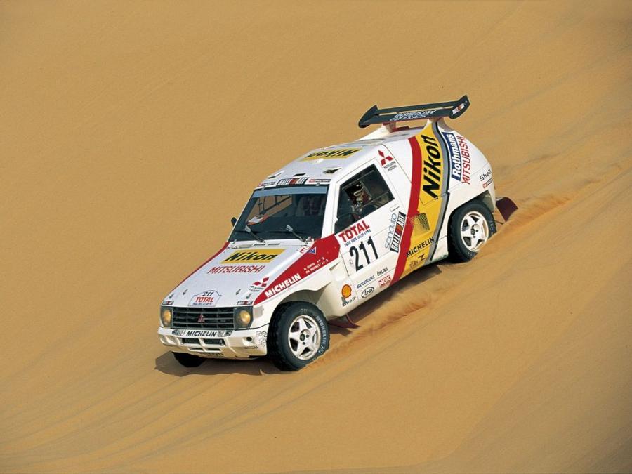  Mitsubishi Pajero Rally Car II 1992 года  (фото 2 из 2)